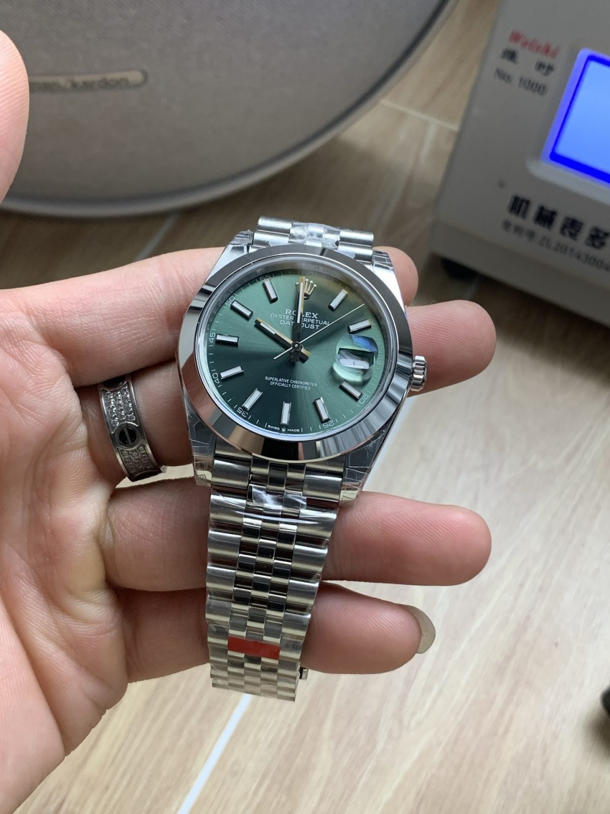 VS Factory Rolex Datejust 41mm Mint Green Sunburst Dial Smooth Bezel Jubilee Bracelet (126300) 1:1 Super Clone – DD3235 Movement VS Factory Rolex Datejust 41mm Mint Green Sunburst Dial Smooth Bezel Jubilee Bracelet (126300) 1:1 Super Clone – DD3235 Movement