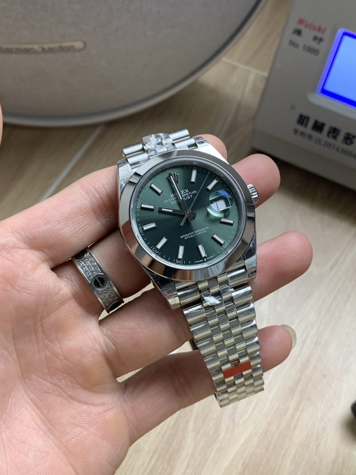 VS Factory Rolex Datejust 41mm Mint Green Sunburst Dial Smooth Bezel Jubilee Bracelet (126300) 1:1 Super Clone – DD3235 Movement VS Factory Rolex Datejust 41mm Mint Green Sunburst Dial Smooth Bezel Jubilee Bracelet (126300) 1:1 Super Clone – DD3235 Movement